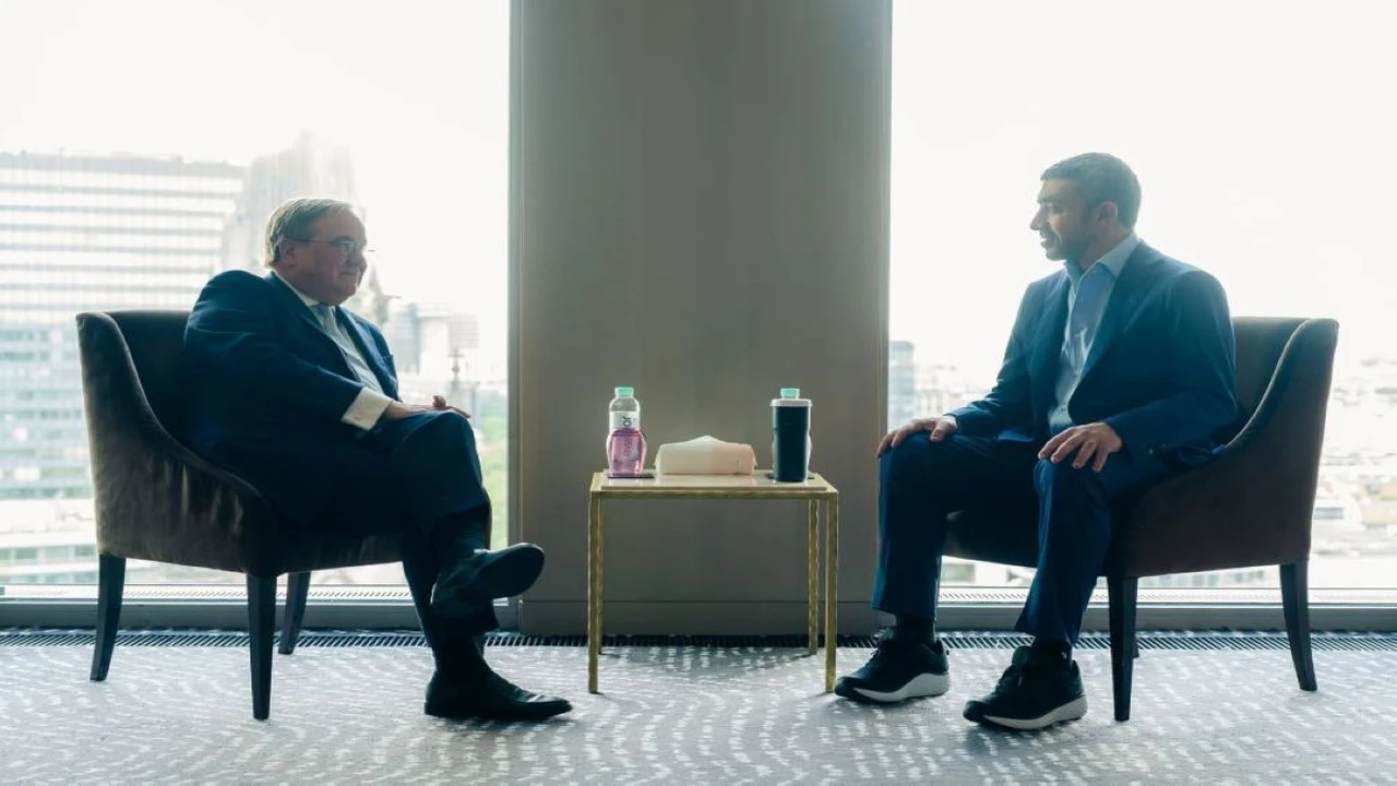 عبدالله بن زايد يبحث التعاون مع رئيسة البوندستاغ الألماني ونائبها